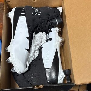 Under Armour Men's Black and White Athletic Cleats